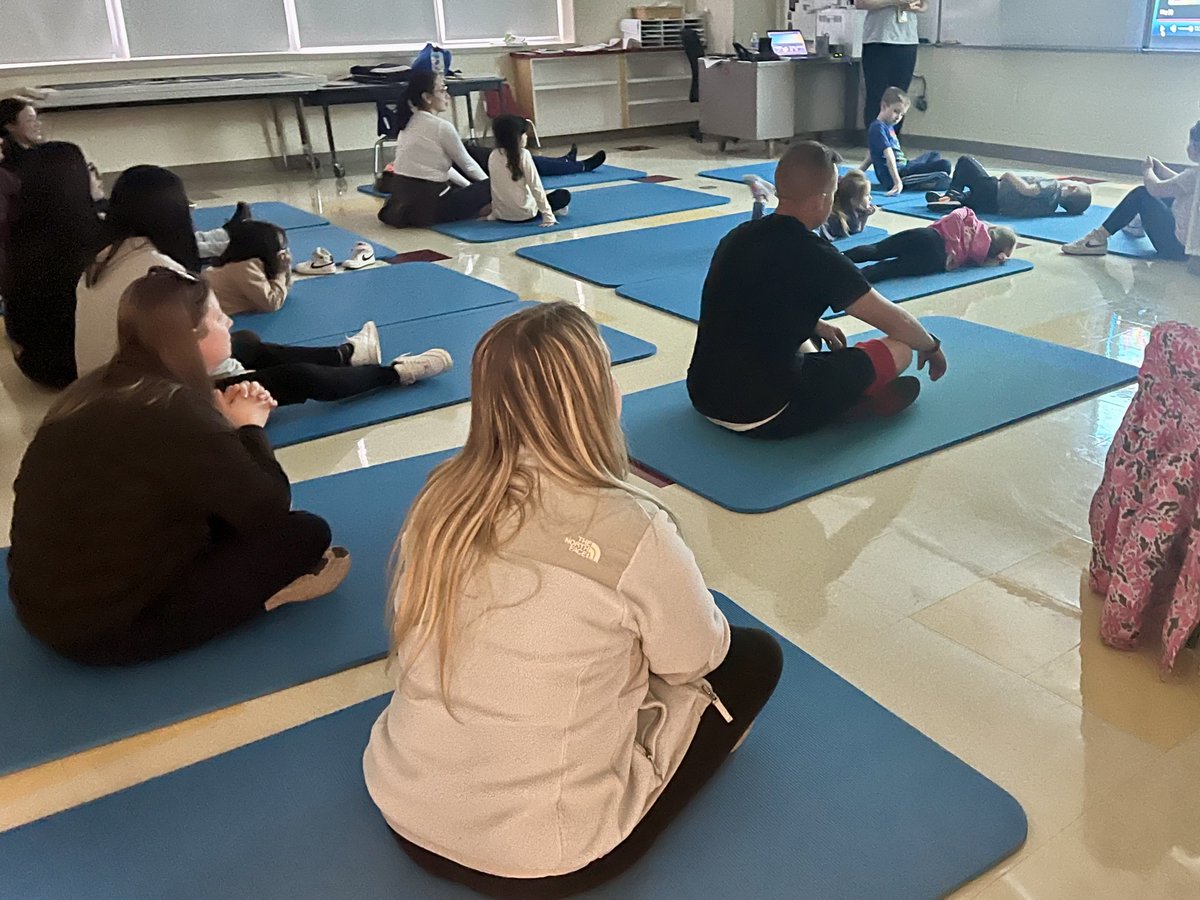 Grandview Elementary families got their hearts pumping at Family Fitness Night! Over 150 students and their families had fun in Zumba, taekwondo, walking the school, mindfulness, jump rope, and yoga, led by community volunteers and Grandview staff. #PwayCares #PwayInspires. .