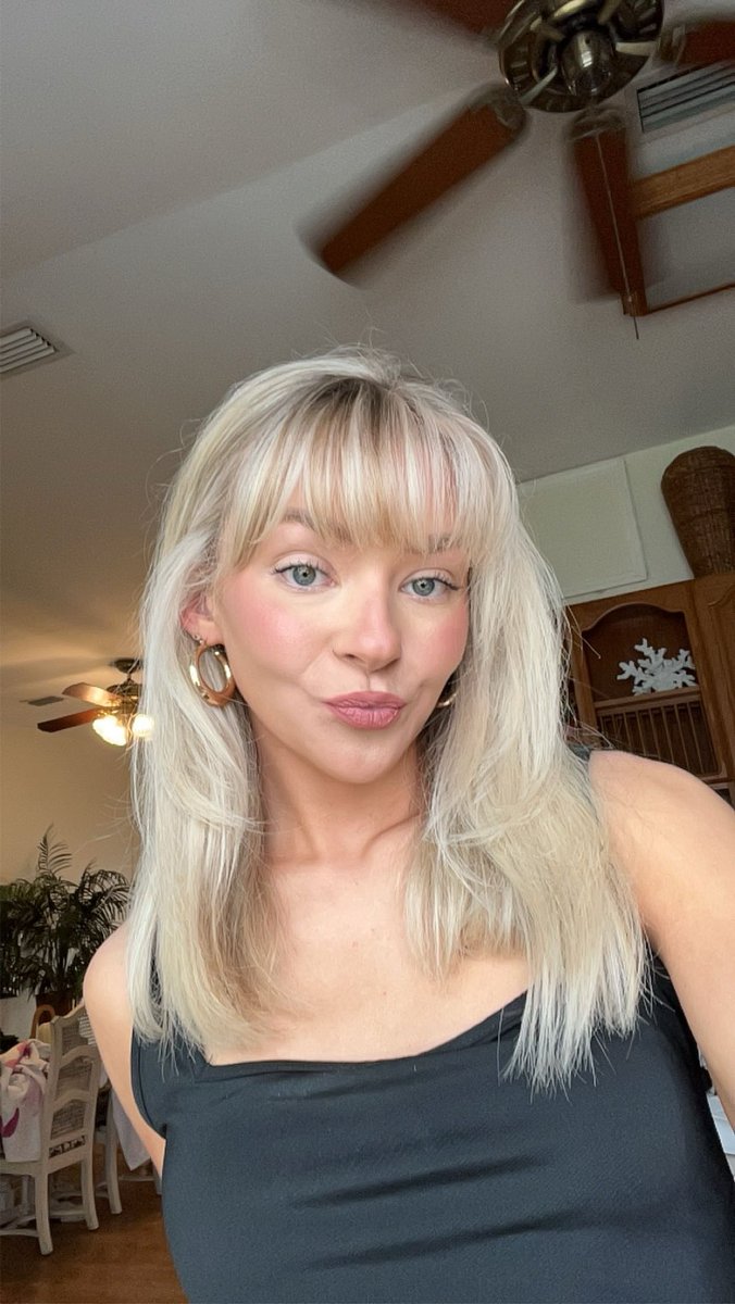haven’t posted in 2 years, i’m hotter and have bangs now!