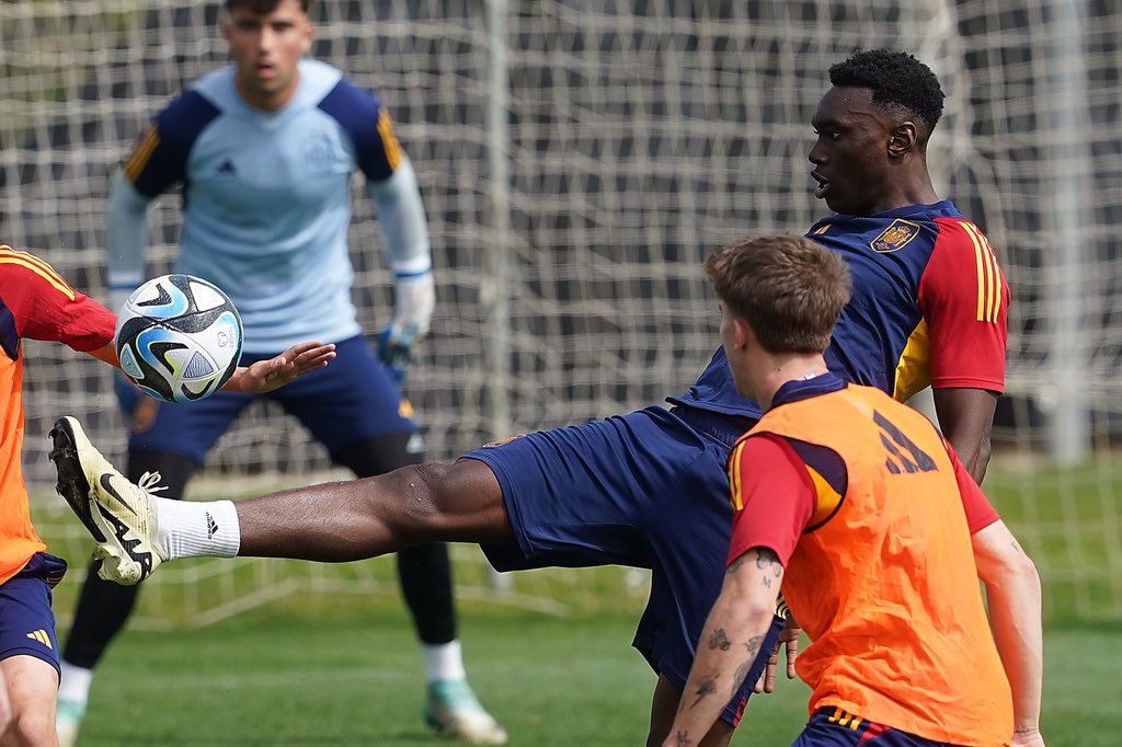 Trabajo duro! 👊🏿🇪🇸 #U21EURO #VamosEspaña