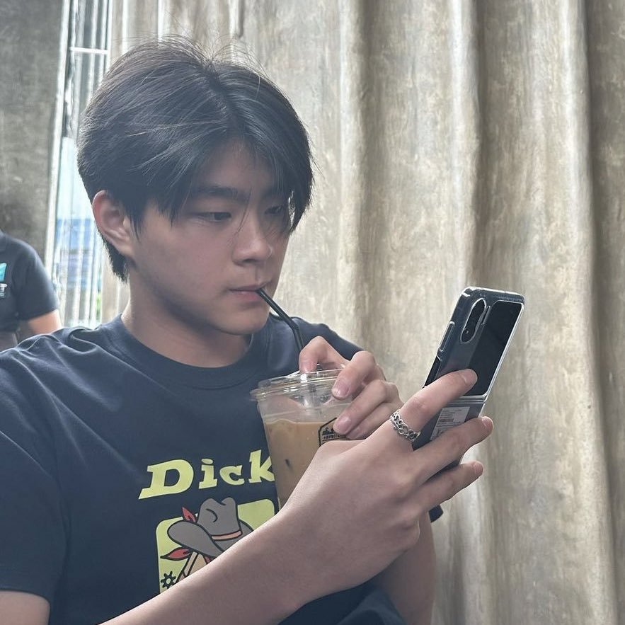 หนุ่มตี๋ครองโลกเหอะ🙏🏻