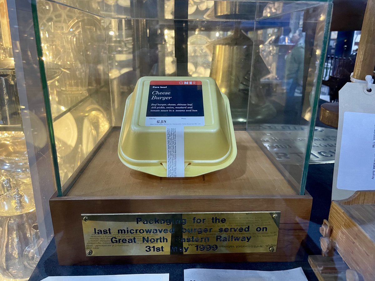 I like the reverence with which this GNER microwaved cheeseburger package is housed in York Railway Museum. 🚆 🍔