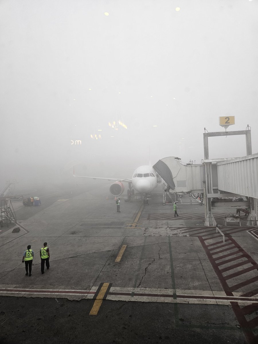NoelYanez's tweet photo. Aeropuerto de MTY con vuelos retrasados por neblina, no es la primera vez ni la última, mientras el Aeropuerto de Saltillo con clima 100% despejado, durmiendo la mona por culpa del Gobierno del Estado. Hace falta que la iniciativa privada tome el control de SLW y lo haga rentable https://t.co/G19NX9gCCA