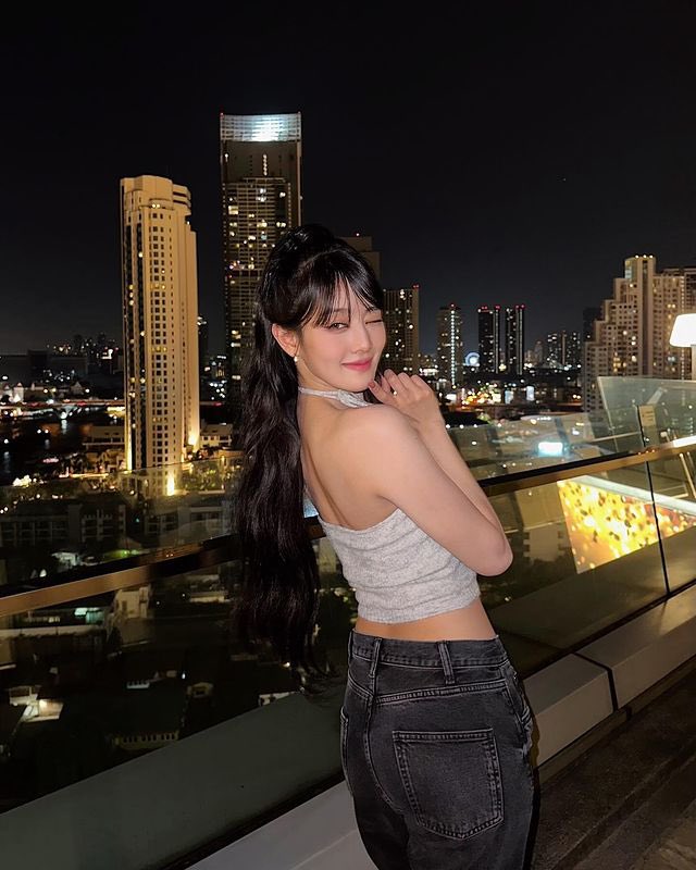 MiinnieKim's tweet photo. Guess which Super Lady is back⁉️😎 https://t.co/mynX2ItI3V