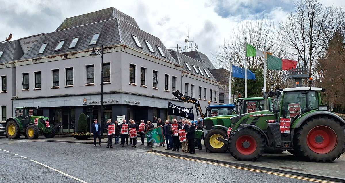 Mayo IFA members gather outside Aras an Chaontae Castlebar before Chairman John Lynskey addresses the chamber later @IFAmedia @thecontel @radiomidwest @WesternPeople @themayonews @amyforde6