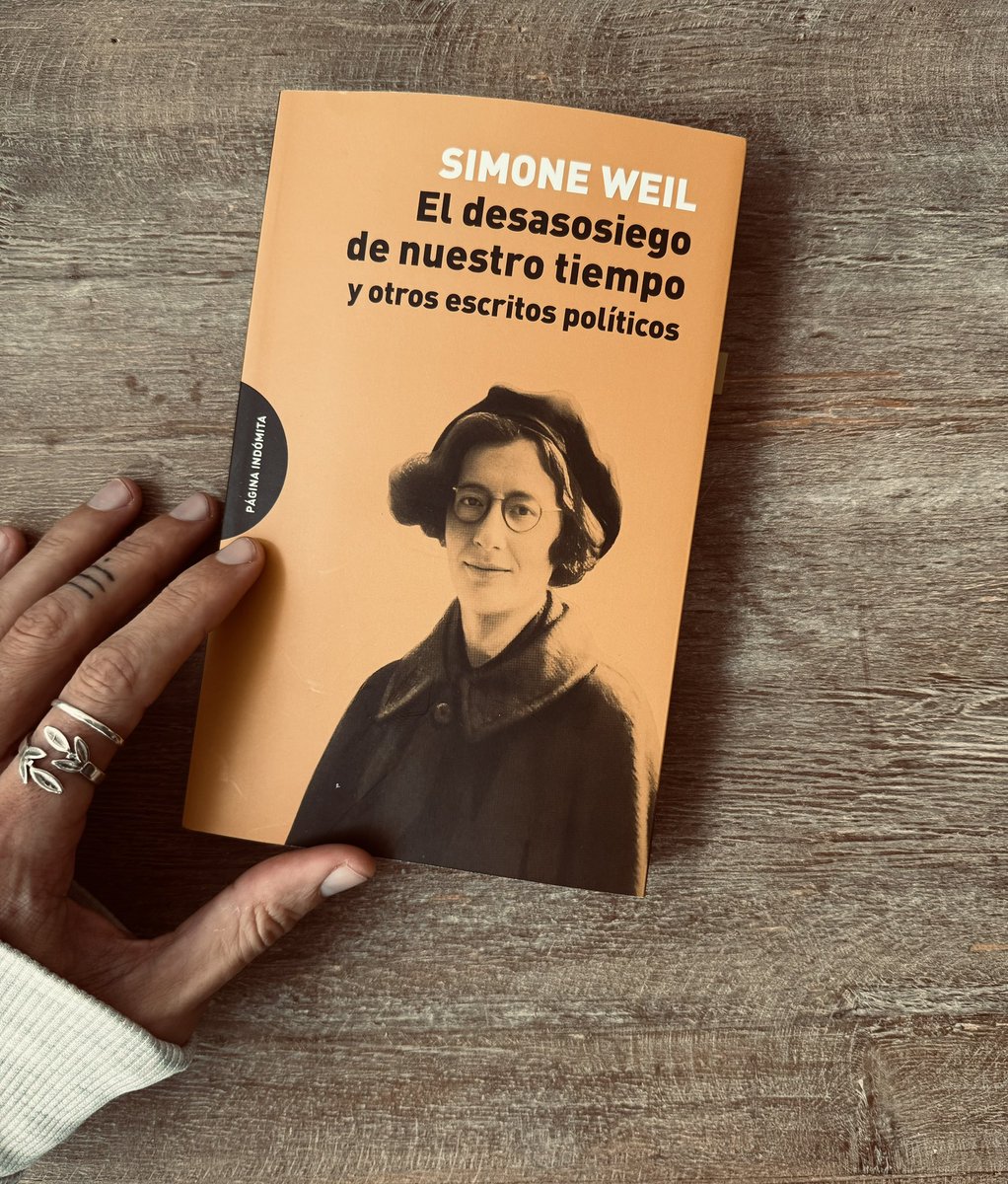 Leer a Simone Weil es como quitarse una venda de los ojos. “Ya no se presta atención al esfuerzo por discernir el bien, la justicia y la verdad. En casi todas partes la operación de tomar partido, de posicionarse a favor o en contra, ha sustituido a la obligación de pensar”.