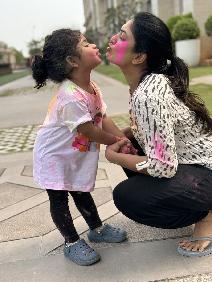 YoursEesha's tweet photo. Holi🩷💛🧡 https://t.co/RBgIAsTvM3