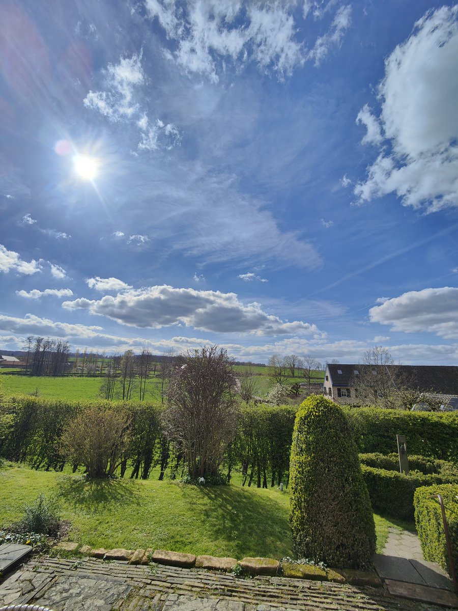 Bas Hoogland (@bashoogland) on Twitter photo Op ons terras, uit de wind met dit uitzicht 💥 #deheerlijkheidvijlen
<a href="/magnifiekZL/">Magnifiek Zuid-Limburg</a> Op ons terras, uit de wind met dit uitzicht 💥 #deheerlijkheidvijlen
<a href="/magnifiekZL/">Magnifiek Zuid-Limburg</a>