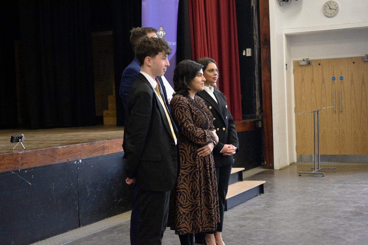 Last week, Baroness Warsi, lawyer, businesswoman, Life Peer and former Minister, visited our academy! Baroness Warsi delivered an inspirational talk and Q&A with aspiring politics pupils, in partnership with leading social mobility charity, @speakrs4schools.