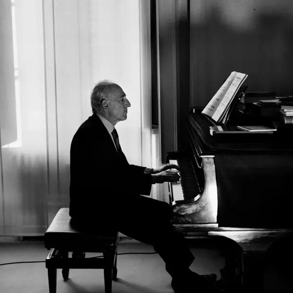 🇵🇹Maurizio Pollini deixou-nos... Deixou-nos mais pobres de música, de sobriedade e de conhecimento. Mais pobres daquela música que não é nunca para agradar a todos os públicos, mas sempre para expressar algo de muito verdadeiro. 🙏🏼🕊️ 🇫🇷Maurizio Pollini nous a quittés... Son…