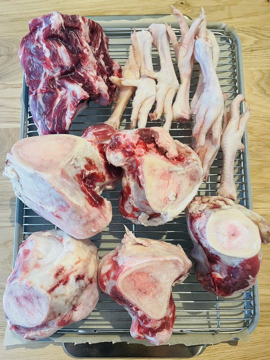 THE ULTIMATE BONE BROTH GUIDE🦴 Why you should drink it + how to make it