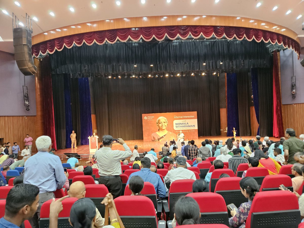 It was so empowering for Dr.#RenuAgrawal to attend  a wonderful talk by our finance minister madam#NirmalaSitaraman at mysuru. She explained how in last ten years the government has made it possible to become  one of the largest economies in the world.
