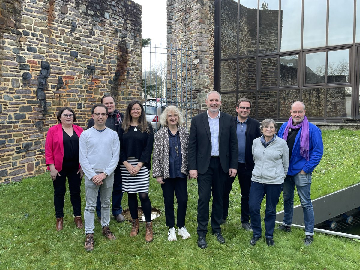 ✨TARZH AN NOZ✨

Da 5e war <a href="/radioboa_bzh/">Radio BOA</a> ha da 7e30 war <a href="/RadioNaoned/">Radio Naoned</a> @RADIOKERNE @ArvorigFM ha RKB

🎙️Tudi Kernalegenn hag Yves-Marie Derbrée Salaün, dilennet e kuzul sevenadurel Breizh, ouzh 🎤 <a href="/AntonBurel/">Anton Burel</a> 
🎸Santigold
🪐Karront Sant Jakez
🎻"Penaos mañ ar bal ?" 1/5
🥁Key Suna