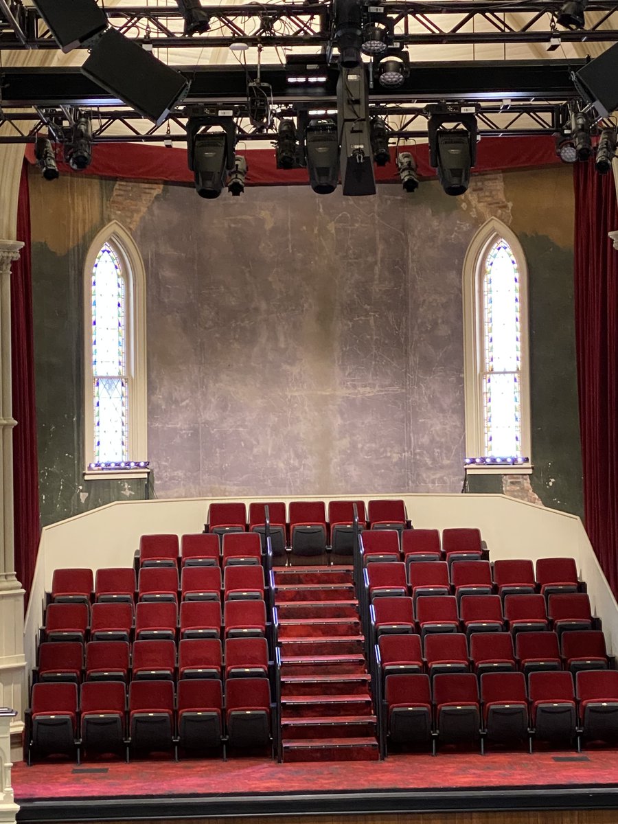 Want to start your Monday with a Universal Preservation Hall 101? This section of the Great Hall is called the apse. When UPH used to be a Methodist church, this is where the alter used to be. Do you have a favorite seat at UPH? 🤔