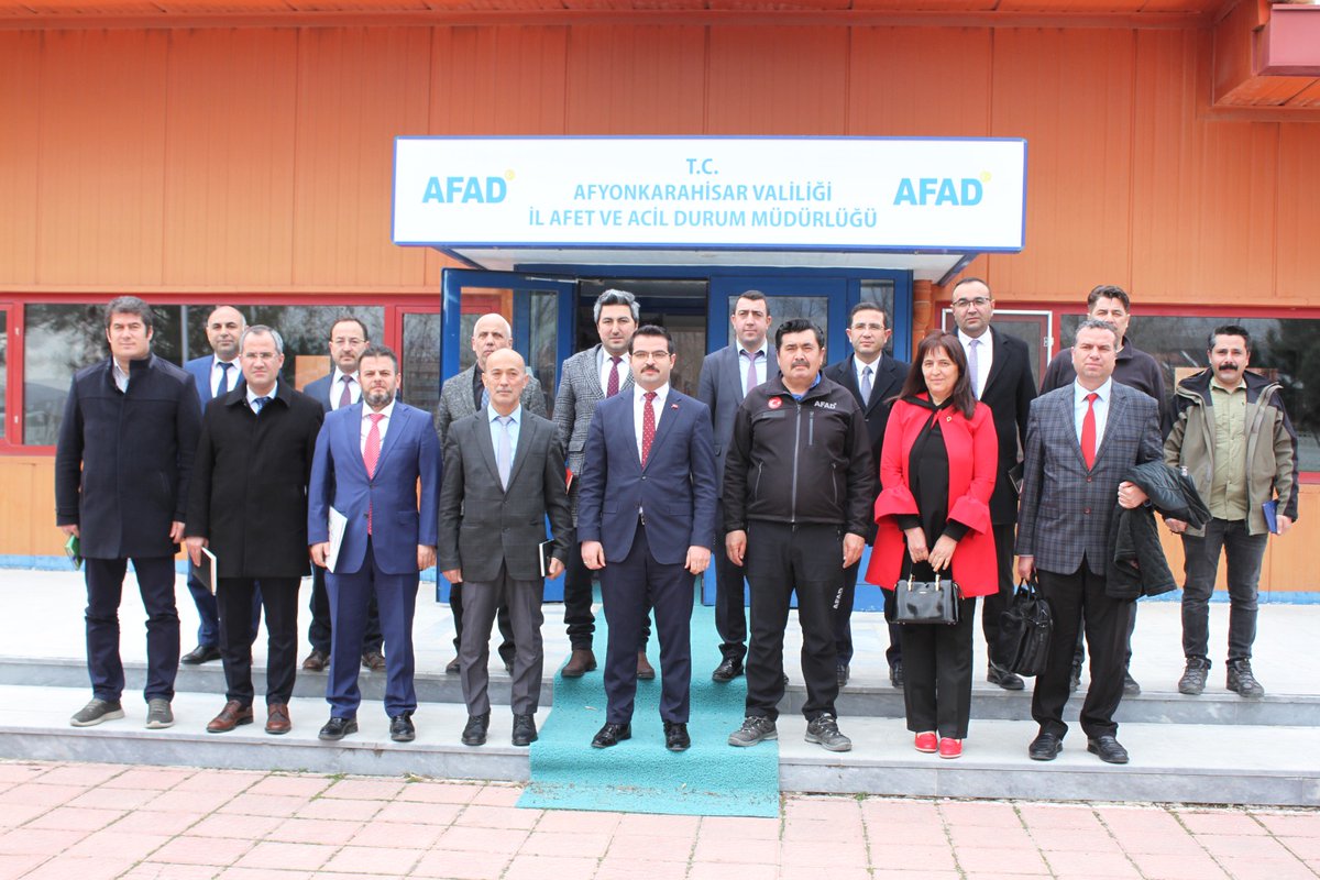 Sn. Vali Yardımcımız Harun Reşit HAN ve sorumluluğundaki kamu kurum kuruluşların temsilcilerinin katılımı ile düzenlenen istişare toplantısının ilki İl AFAD Müdürlüğümüz toplantı salonunda gerçekleşmiştir. @AfyonValiligi