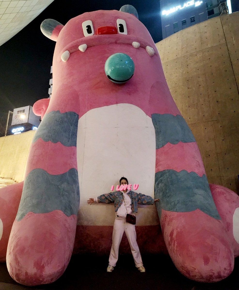 흘러흘러 헤매고 헤매다 야노 찍으려했건만  
쫄탐와서 이지뢀  🍼 👟  샷
인형 졸래큼~~~ ㅎㅎ 
이와중에 노빤쭈 (아쉽지만 나여라✋️ㅎ)