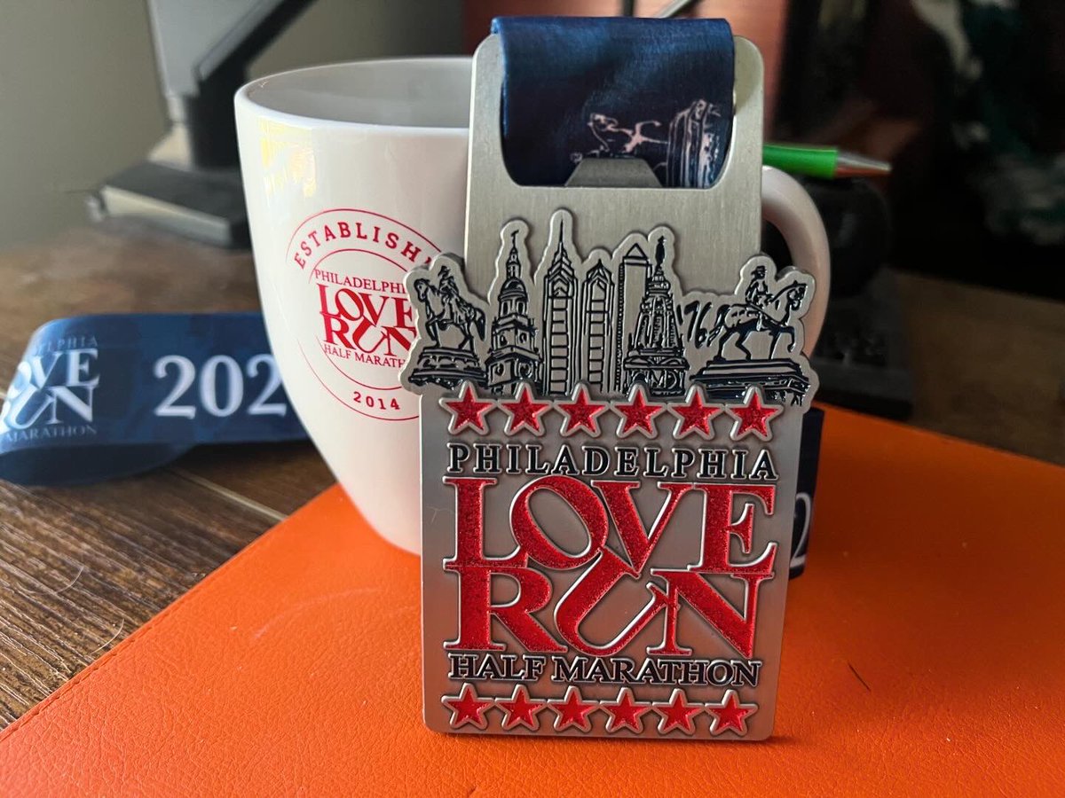 Happy #MedalMonday 
Is it me or do I still smell bacon in the air because of yesterday @LOVERUNPHILLY 🥓😋
Still on my runners high and enjoying it

#bighomieonthemove