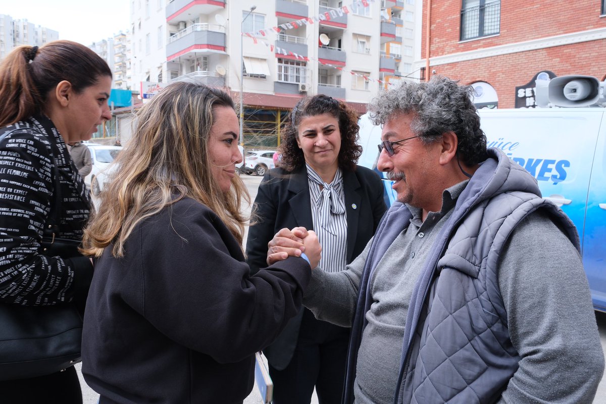 Tellidere ve Pınar mahallelerinde Seyhanlı hemşehrilerimizle bir araya geldik, esnafımıza hayırlı işler diledik.

Hiç kimseyi ayırmadan, tüm Adanalıları kardeşi gibi gören bir başkana kavuşmaya 5 gün kaldı Adana!

ADANA'NIN HAKKI DAHA FAZLASI!

#Adana
#BurasıAdana