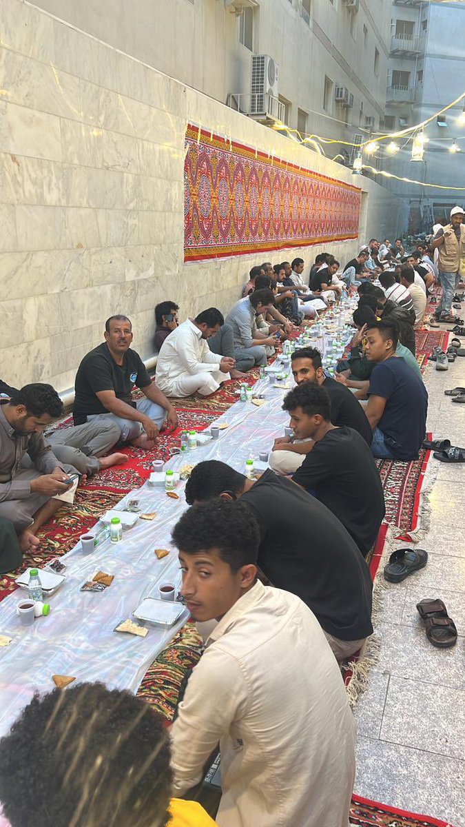 قال رسول الله صلي الله علية وسلم من فطر صائما كان له مثل أجره غير انه لاينقص من اجر الصائم شيئا برعاية اضاحي وقف البركة الخيري يواصل في تقديم افطار صائم في عددمن سفر افطار صائم للمساجد