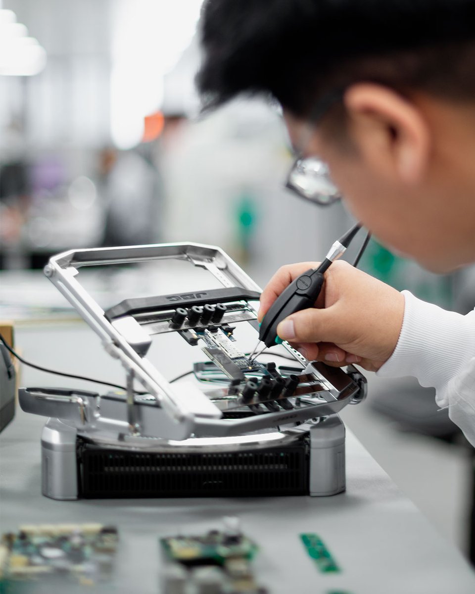 JBCTools's tweet image. Our new solution -  #PSS #Multiaxis #Rotative #PCB Support, which allows you to achieve stability, optimization and freedom in your movements.
 
Discover more: jbctools.com/pss-multiaxis-…
 
#electronics #engineering #JBCtools #pcba #production #rework #rotatory #soldering #smd