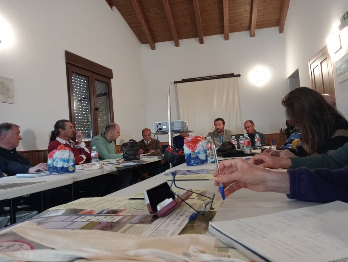 Hemos asistido a la reunión de la Junta Rectora del Parque Natural de la Sierra Norte. En ella, solicitamos la ampliación de los límites del parque hasta incluir la pedanía de Naharros y un plan de sellado de vertidos y escombreras ilegales 👇