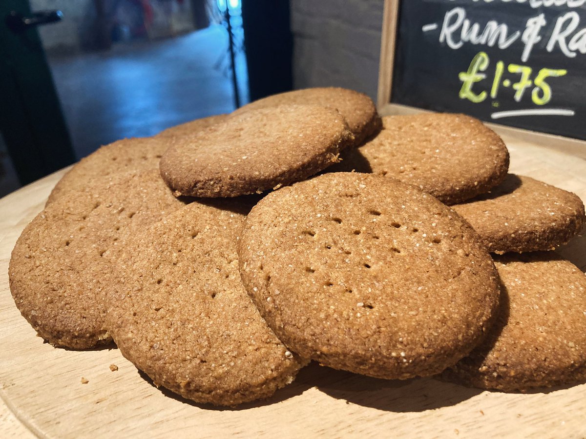 Popping in this afternoon? We have some digestive biscuits fresh out of the oven! 🍪 Try one for free (while they last) and take home the other recipe! @Visit_Lincs @heartoflincs