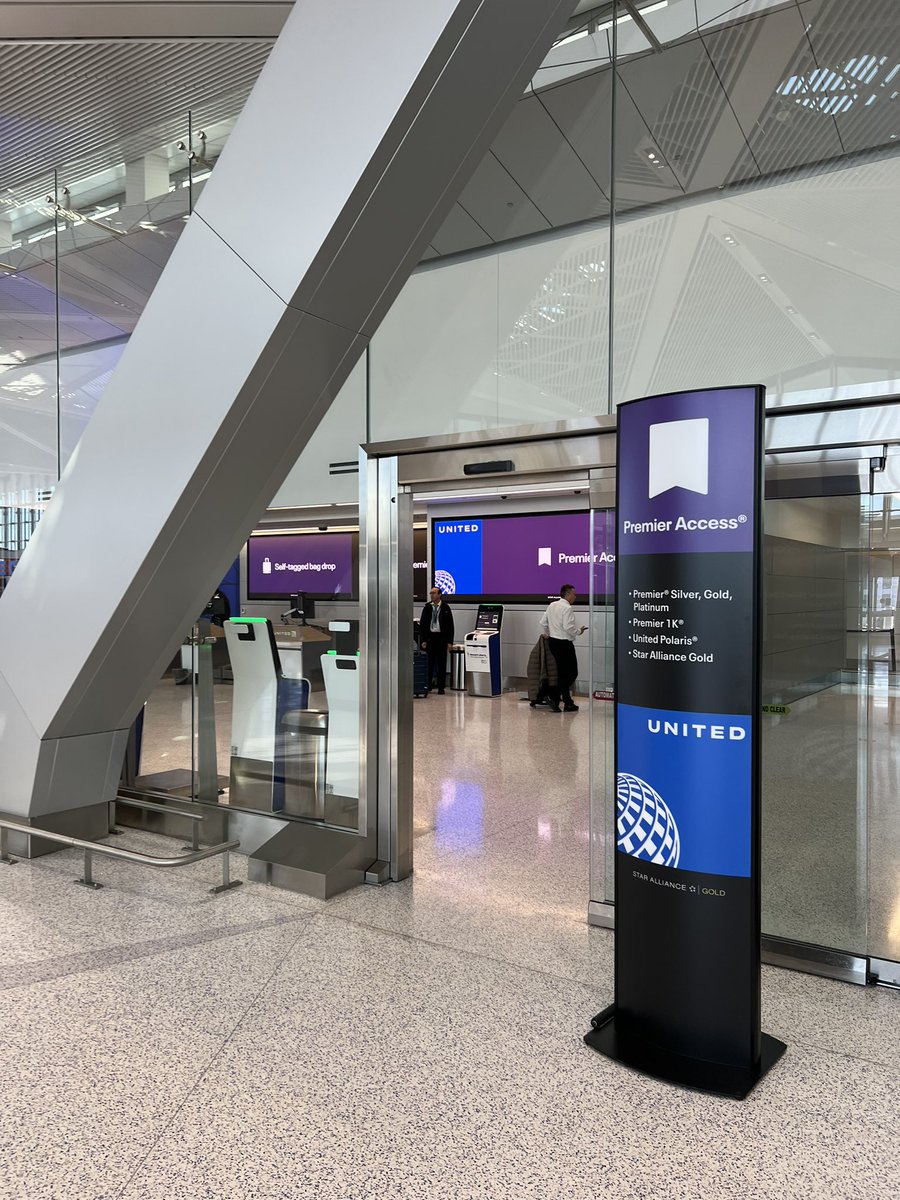Gidon_it's tweet photo. Hell of a job @EWRairport #terminalA #NewYork #myunitedjourney #unitedairlines @united https://t.co/21NWl9qudV