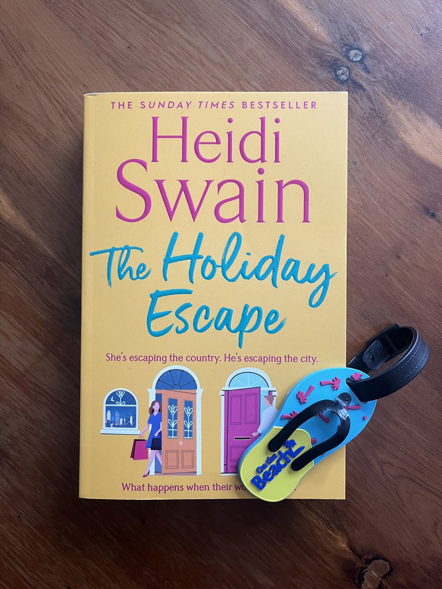 The best kind of book post is @Heidi_Swain book post! Thank you @BookMinxSJV 🥰 #TheHolidayEscape