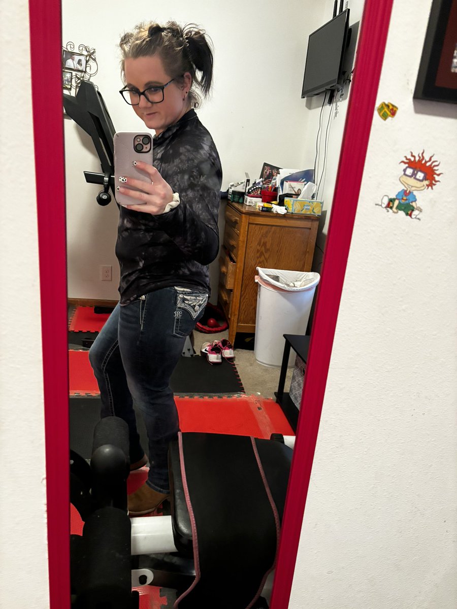 crazymamof3's tweet photo. Dropped 20+ pounds in the last 4 months and and dropped 6 pant sizes and back to a size 6 which has been 13 years since I saw this size https://t.co/TOA5BXOKEp