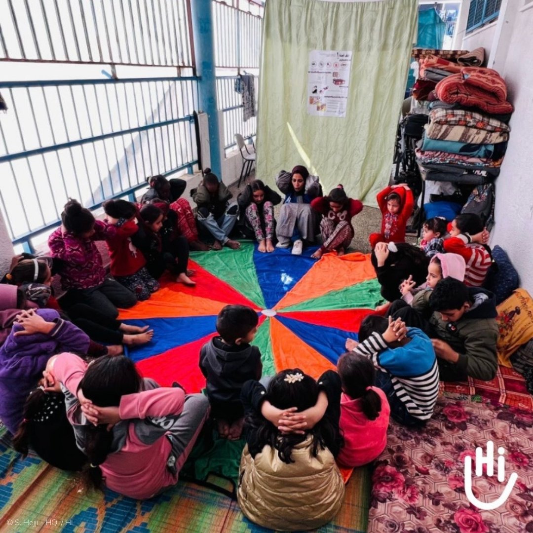 In #Rafah, our amazing HI staff are conducting #RiskEducation sessions, teaching children how to stay safe in the event of a bombing. From protecting their heads to leaning forward, these valuable lessons can make all the difference in a dangerous situation.