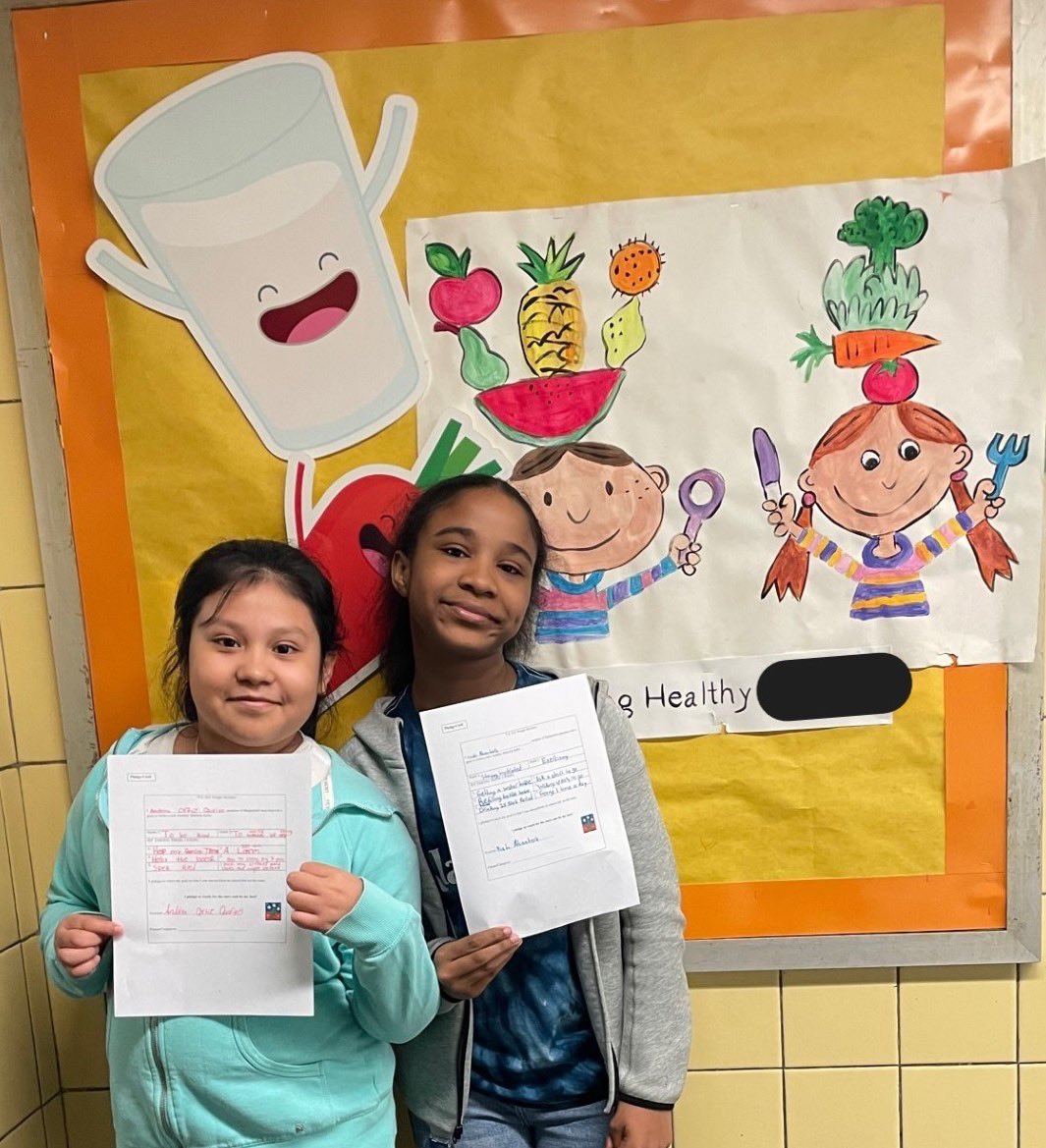 Students from Turn 2 Us’ basketball league created healthy lifestyle pledges to form new habits and make positive choices. From following a sleep schedule to drinking water regularly, #Turn2 encourages all youth to set goals that help them succeed and grow!