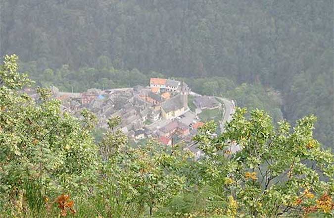 PagerPower's tweet image. At Pager Power, we are particularly concerned with the negative impact that glint and glare reflections can cause. However, one small village in north Italy has  purposely induced glare in their mountainous home. Learn more: pagerpower.com/news/let-there…
#glintandglare #solarglare