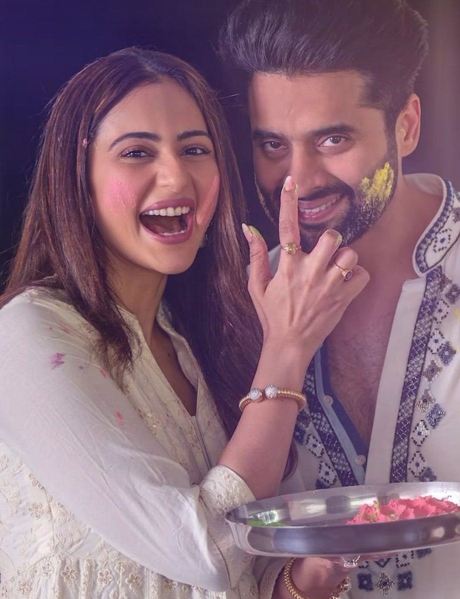 CelebHasti's tweet photo. This holi your #JustMarried Celeb Couples are giving the lovely #FirstHoli vibes!
#Sukar #SurbhiChandna #KiaraAdvani #SiddharthMalhotra #PulkitSamrat #KirtiKharbanda #RakulPreet #Jacky https://t.co/13r0LsVyDl