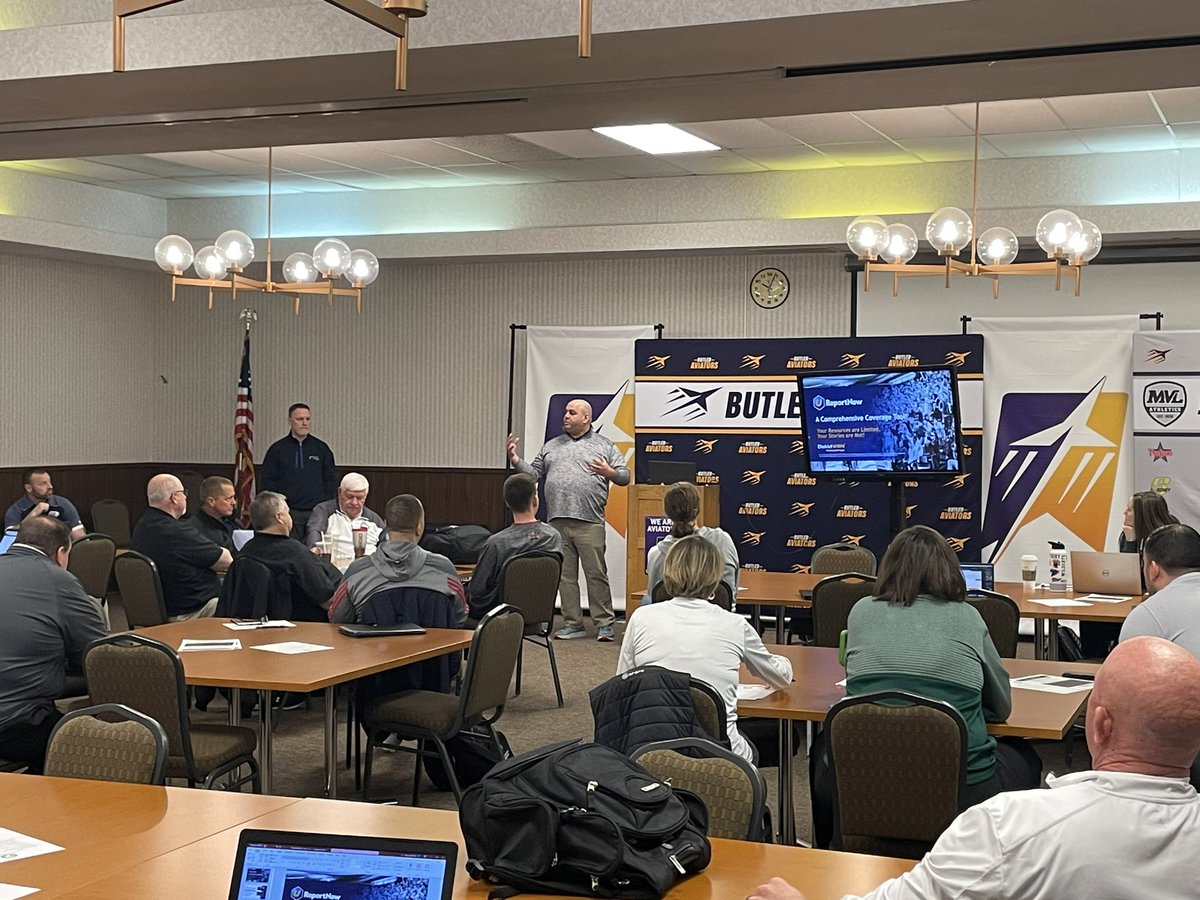 Swoada1's tweet image. Thanks @DistrictWON for coming down and joining us at our March Meeting to talk UReportNow @ohioiaaa @UReportNow