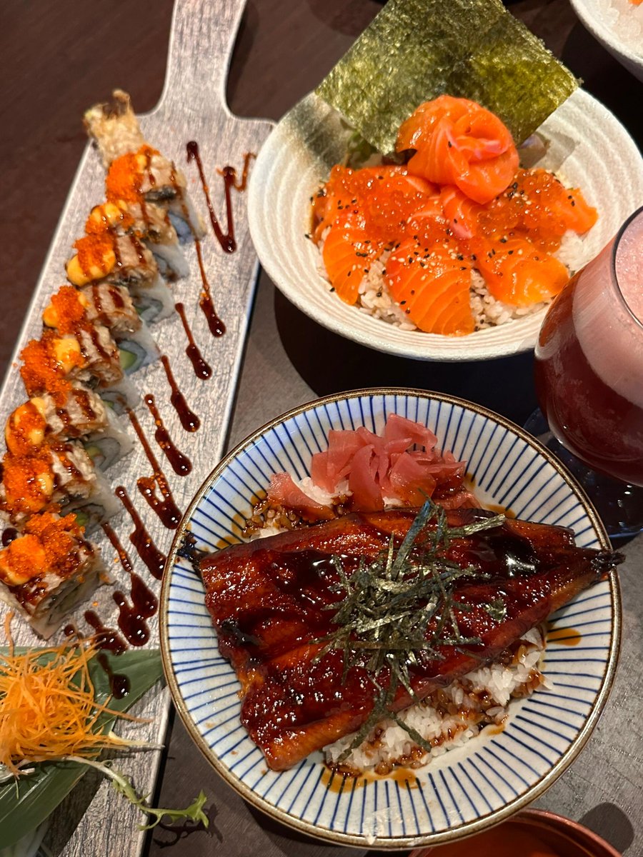 Aligatar Rolls
The eel➕tempura🍤 plus avocado is really just right!
This time I ordered Salmon🍣Tuna Tuna and Scallop 🥒The scallop meat tastes super refreshing!
🥢Staple food
Salmon 🍣 rice
I was shocked when I tasted the salmon. Are you serious?