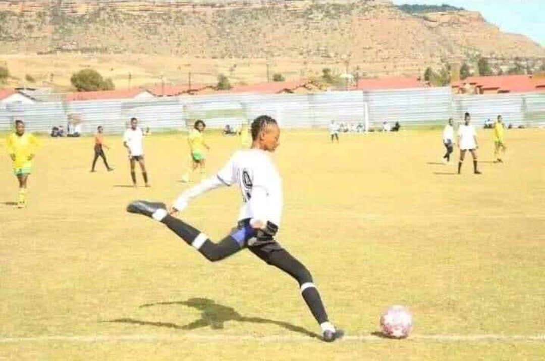 How <a href="/VaaKuBanFC/">Vaa Ku Ban</a> players expected <a href="/benson_kwesiga/">Kwesiga Benson</a> to clear goal kicks after him taking 2 bottles of 🍺