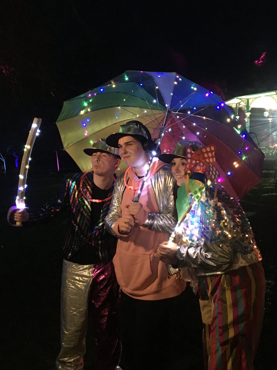 Our students helped the Glow Festival shine, with incredible acting performances! Read the full story here 👇 weston.ac.uk/news/students-…