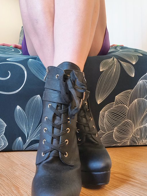 Taking Vid Calls on #LoyalFans   Who's worshipping today? https://t.co/49xtOy1PL8<a href="/tag/loyalfans"class="tags">#LoyalFans</a>