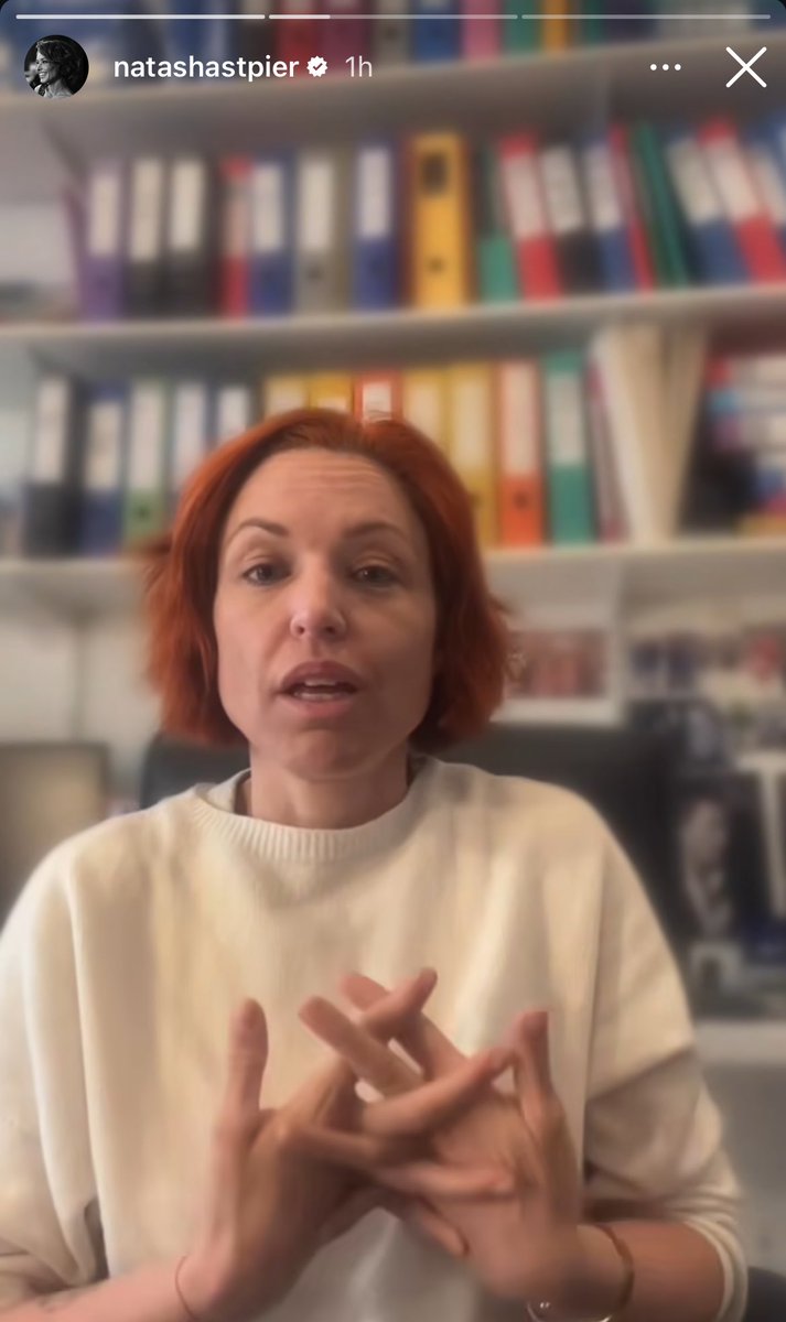 Freud_is_alive's tweet photo. Ce clash avait déjà un goût de « Martine a mal parlé à Véro à la machine à café »mais alors Natasha St-Pier qui pose devant des classeurs dans le bureau de la compta, ça m’achève. https://t.co/NZsyJHNSS3