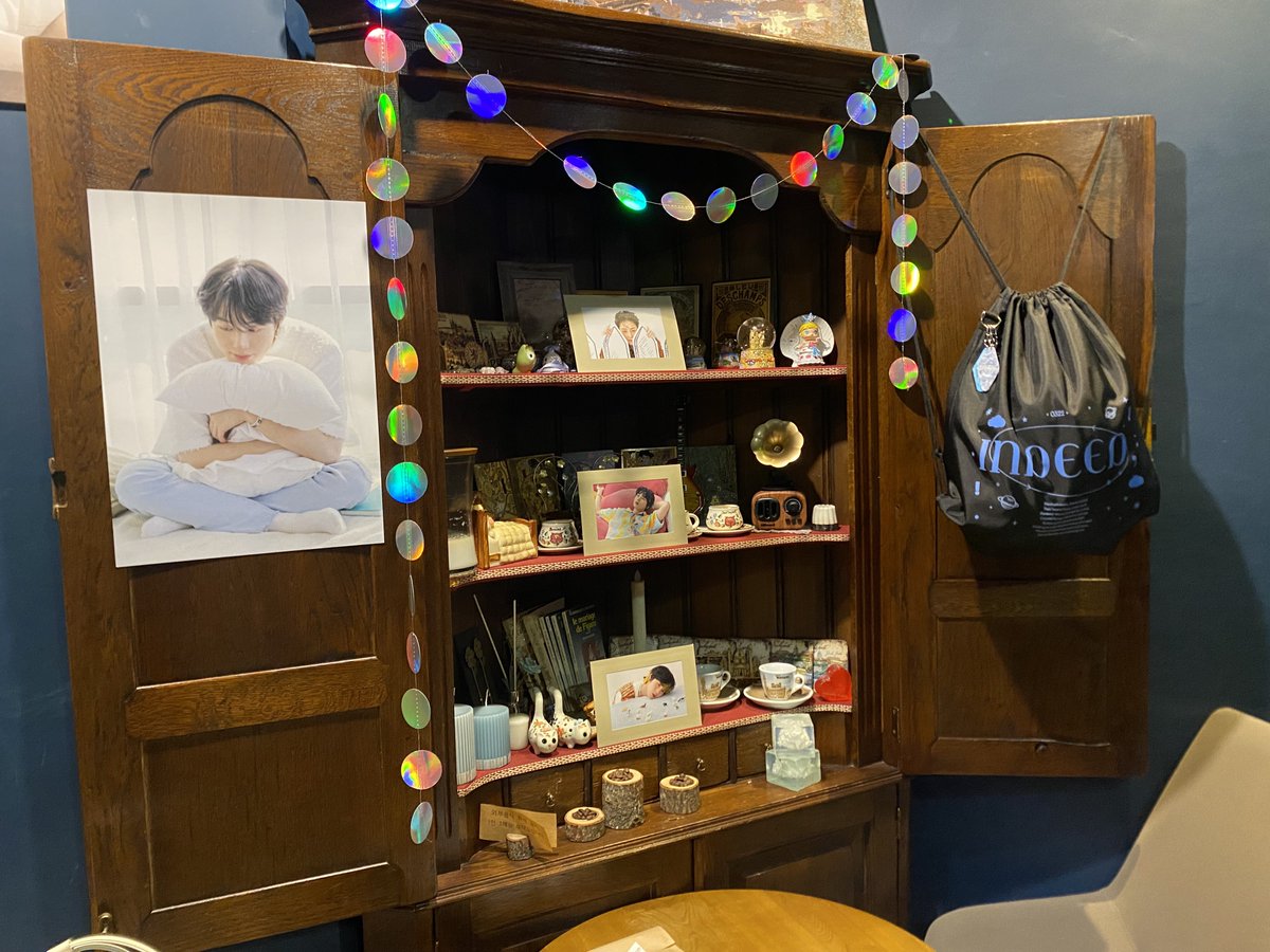 <a href="/indeed_HSW/">ɪɴᴅᴇᴇᴅ,</a> 재방문 했더니 저렇게 많은 스티커가 붙었더라구요 
하늘님들 블루에 진심이셩

Let's dive!!! 우리는 이번에 다시 하성운에 Deep dive!! 
빨간 우체통에 축하 메모 살포시 넣었어요 

#결국_하성운 #하확행
#하성운 #HASUNGWOON