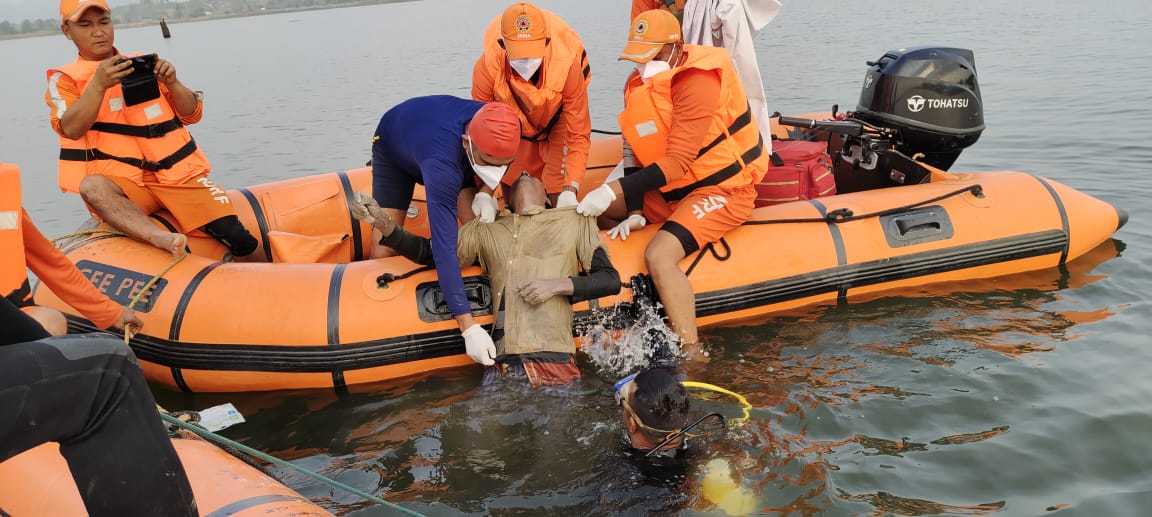 Conducted #drowning #search & #Rescue #Operation in Sharma #River part of Dumboor #lake Sub. Div.- Gonda Twisa, District - Dhalai, #Tripura 🇮🇳#आपदा_सेवा_सदैव_सर्वत्र #Saving_lives_and_beyond @NDRFHQ @ndmaindia @ANI @mygovtripura @ddnewsagartala @tripura_cmo @DhalaiDm