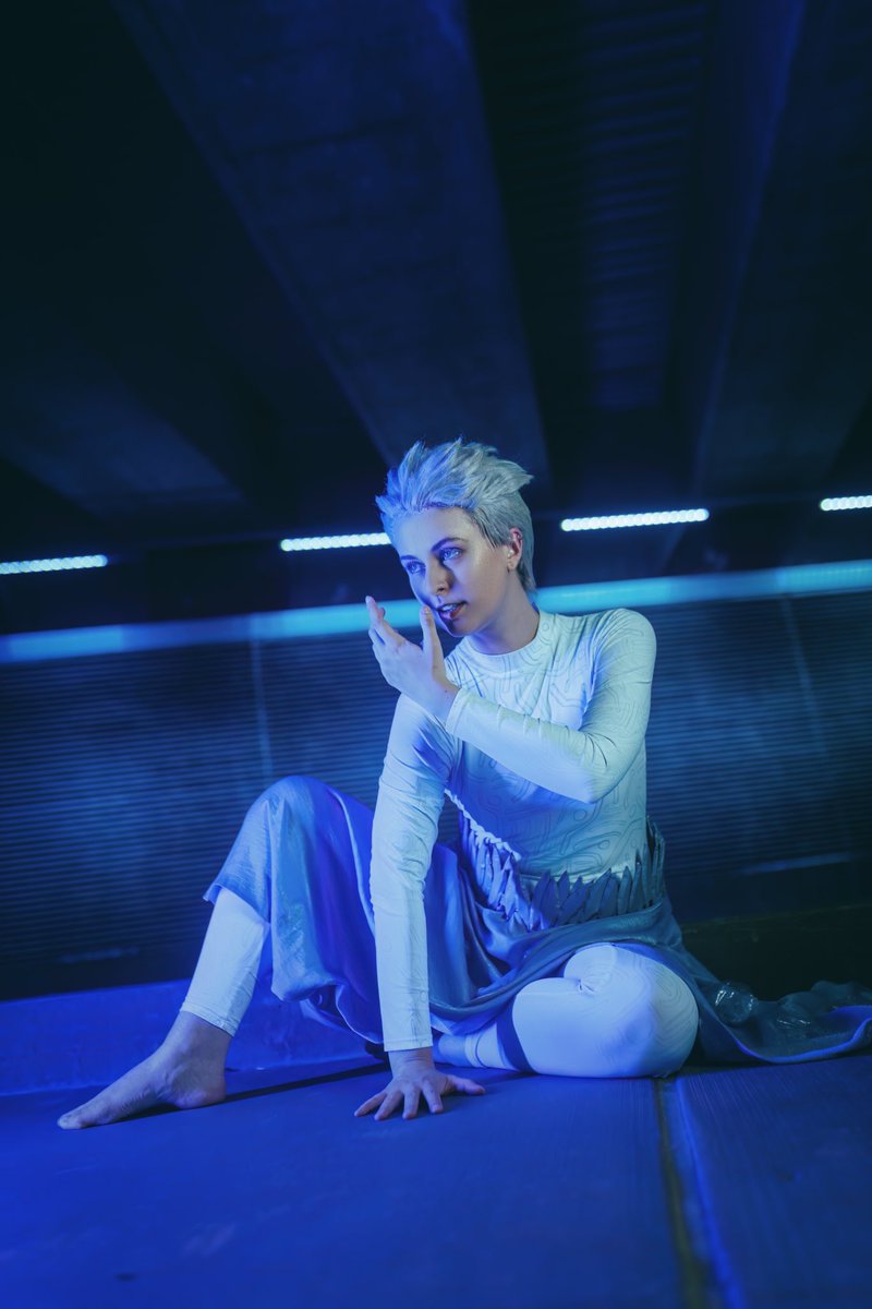 this world is made of love and peace 

!!happy trigun anniversary, y’all!!

#TRIGUN