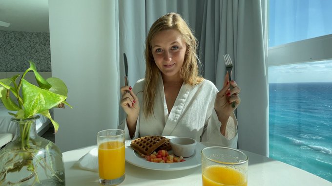 The best part of waking up&hellip; https://t.co/6BAobvoH1h