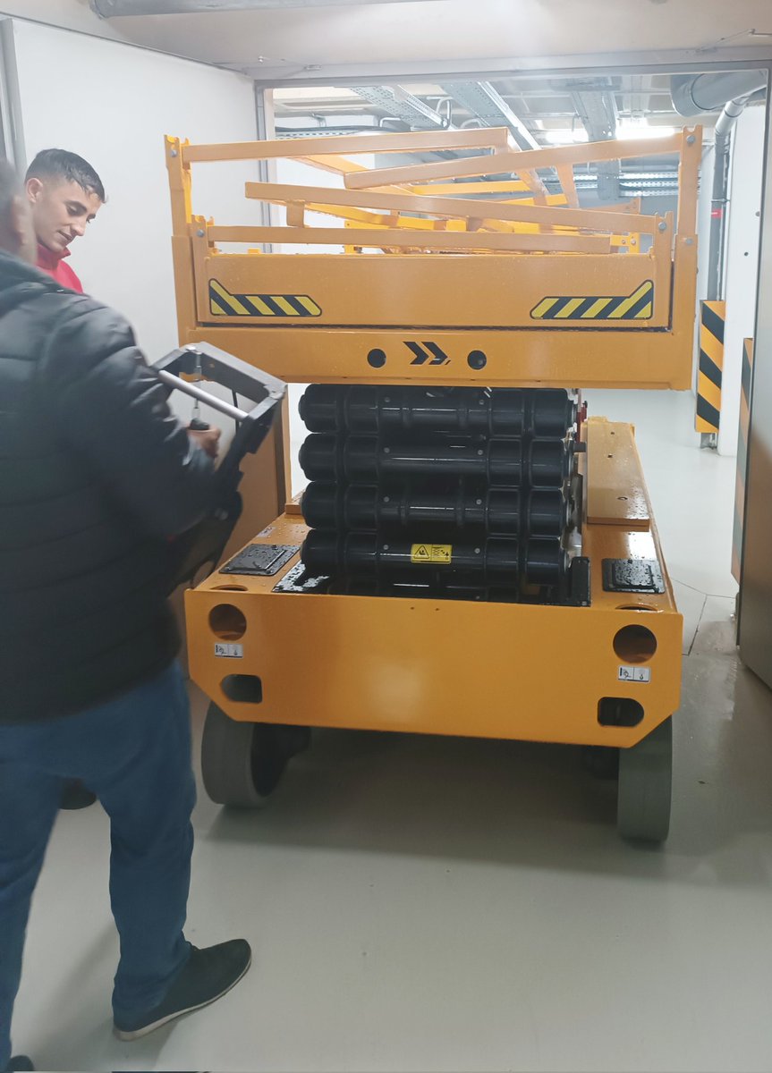 MarocStill's tweet photo. Aujourd'hui, notre équipe a fait preuve de détermination en assurant la livraison d'une Nacelle Haulotte Compact 12, offrant une hauteur de travail de 12 mètres.
notre engagement envers la qualité et le service dépasse les obstacles.☔

 #ServiceClient  #Msinvest #Haulotte https://t.co/t8ffLPF4eS