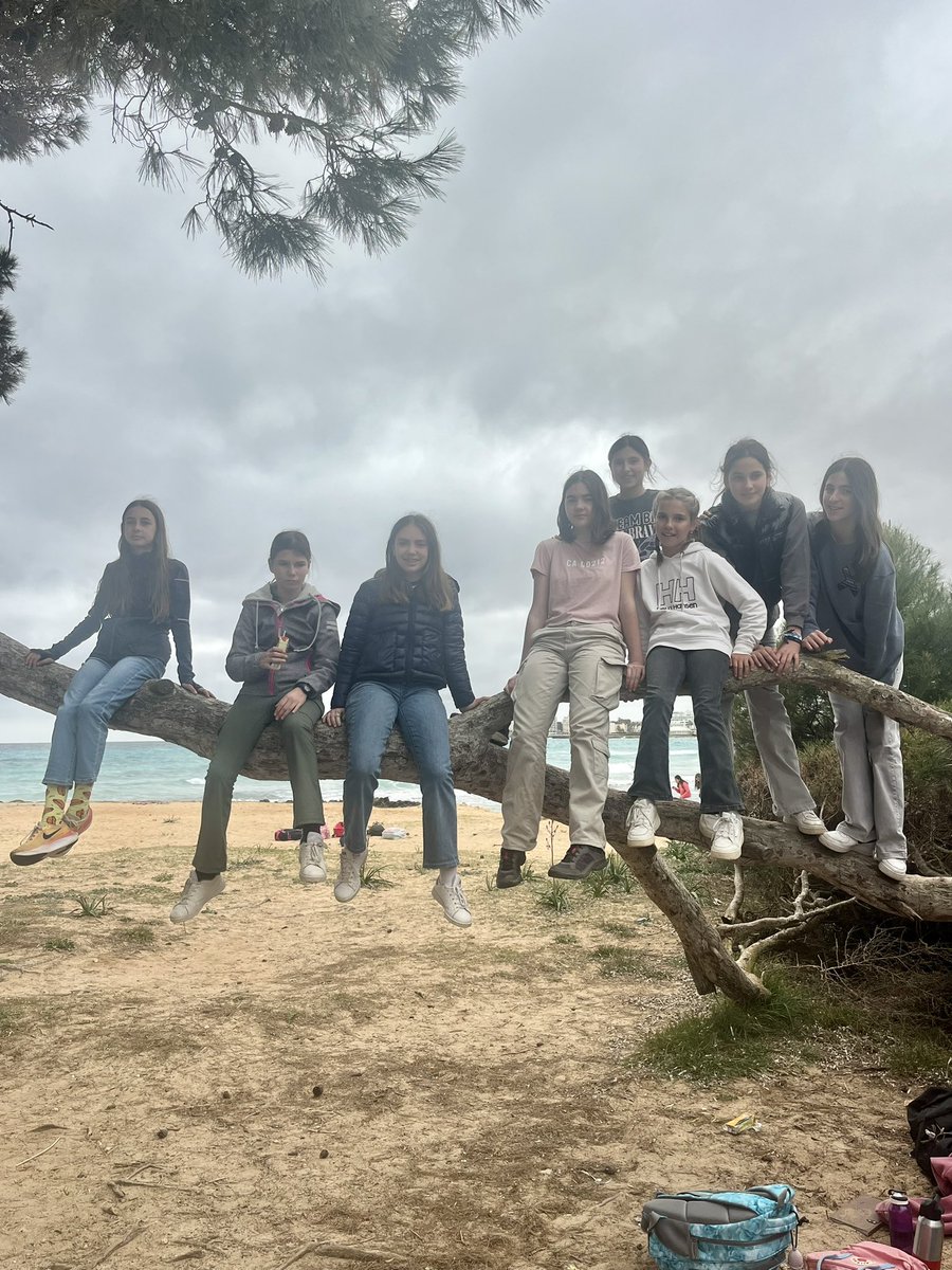 ColeMontesion's tweet image. #ESOMontesión ¡Seguimos explorando los rincones de Mallorca! Hoy nuestro alumnado de 1o de ESO ha salido de excursión al Castell de la Punta de n’ Amer, en Sa Coma, para celebrar el final del segundo trimestre. #excursion #tutoria #ColeMontesión