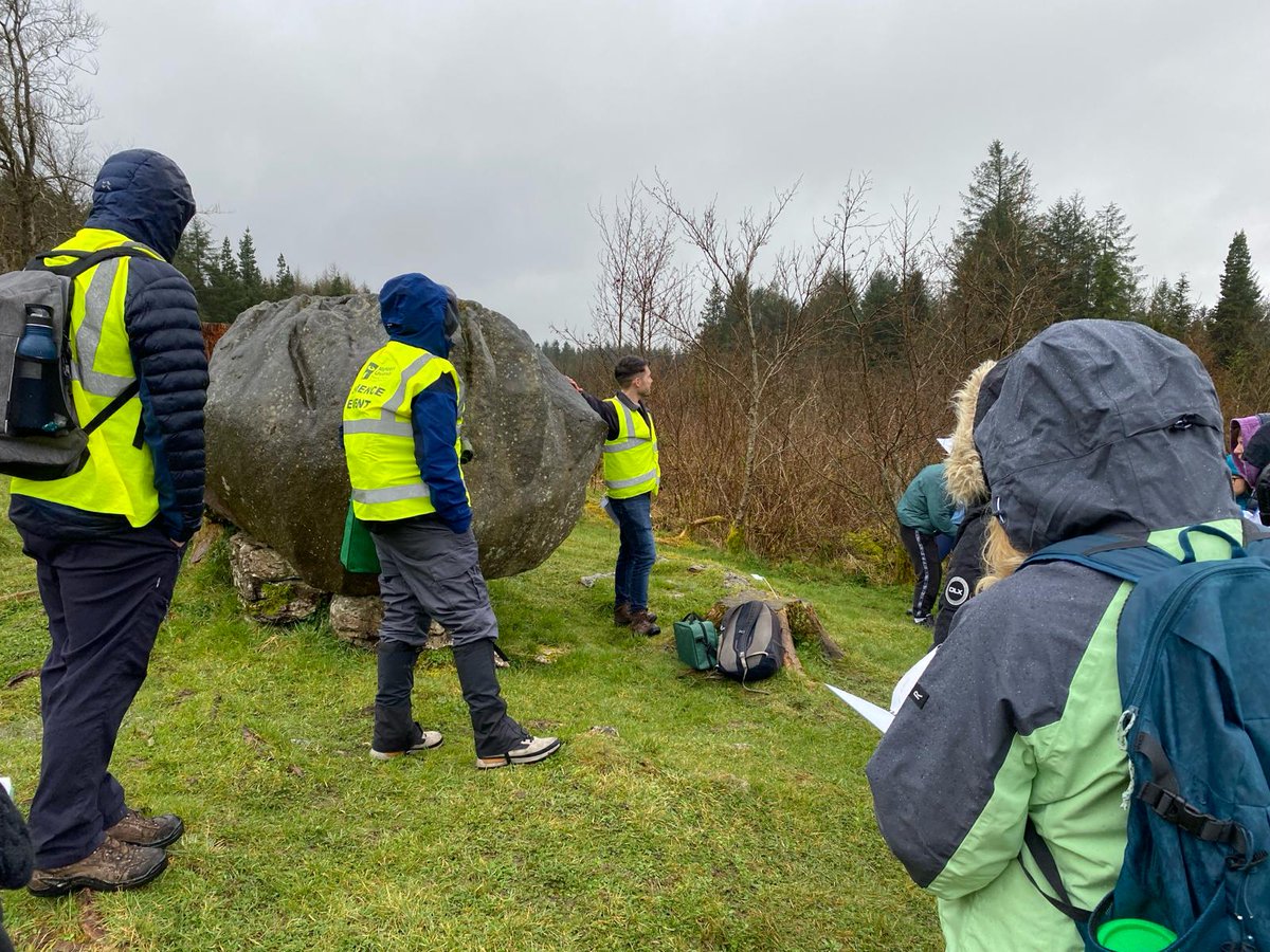 Rock identification in CavenBurrenPark.ie with the @Maynooth_BGS GY308 students on their way to #Bundoran. We think @StalagNick identified a big one! #Fieldwork #Geology