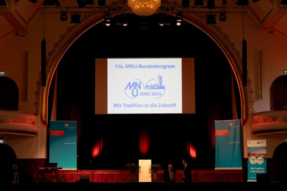 Bildungsminister @HelmutHolter hat den 114. MNU-Bundeskongress im Volkshaus Jena eröffnet, der unter dem Motto „Mit Tradition in die Zukunft“ und in Verbindung mit den 30. Tagen des mathematischen und naturwissenschaftlichen Unterrichts stattfindet. @MNU_BUND #GuteBildungTH