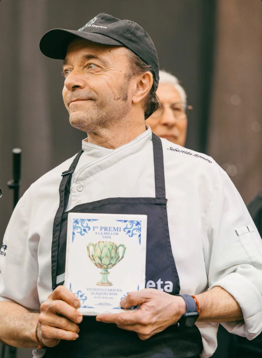 Cordevila1's tweet image. Enhorabona a @Sebassequieta del restaurant la Sequieta d’Alaquàs, guanyador del concurs de tapes de la Festa de la Carxofa 2024 amb la burguerxofa, una saborosa proposta vegana. 
#veganfood #vegan #menjarsaludable #carxofa #alcachofa #artichoke