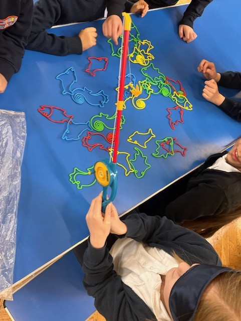 This morning, Year 3 took part in the <a href="/happypuzzle/">Happy Puzzle</a>  workshop. The children worked in teams focusing on problem solving to complete each task they were given. #spicerspirit #problemsolving