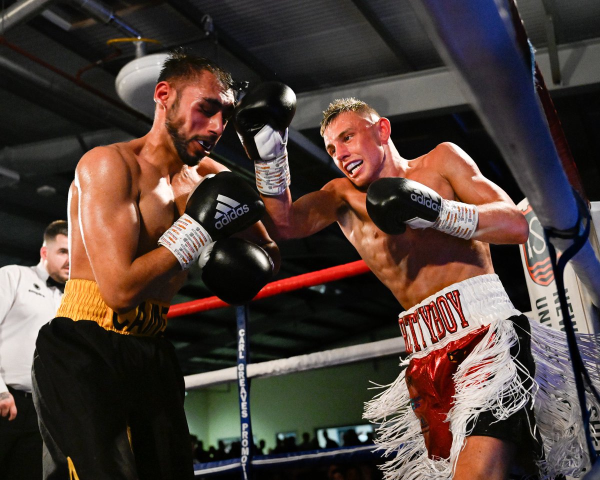DarrenEldo's tweet photo. Some Great action shots of my champ pretty Boy @HarveyEldo from Saturday night’s 3rd Pro fight Still undefeated, it definitely does take two Tango, what a great fight 💯👌👊 the Best is yet to come Trusting the process on this journey 💛🖤👊
@CarlGreavesPro
#TeamPrettyBoy https://t.co/3mmSzuzXWg