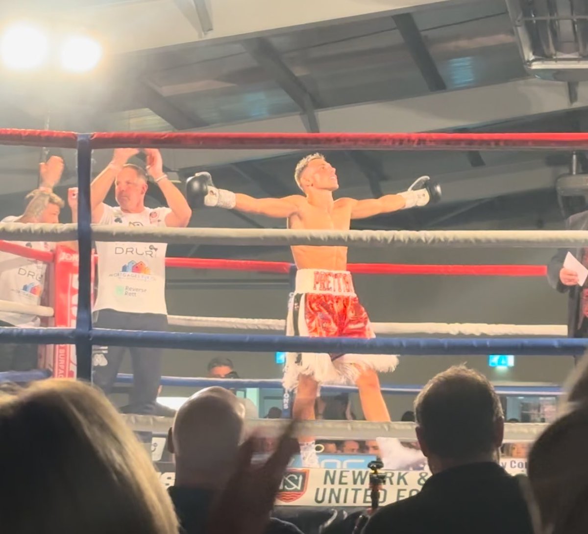 DarrenEldo's tweet photo. Some Great action shots of my champ pretty Boy @HarveyEldo from Saturday night’s 3rd Pro fight Still undefeated, it definitely does take two Tango, what a great fight 💯👌👊 the Best is yet to come Trusting the process on this journey 💛🖤👊
@CarlGreavesPro
#TeamPrettyBoy https://t.co/3mmSzuzXWg